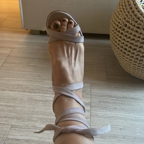 Gianvito Rossi suede and lucite lavender ankle wrap - Picture 7 of 7